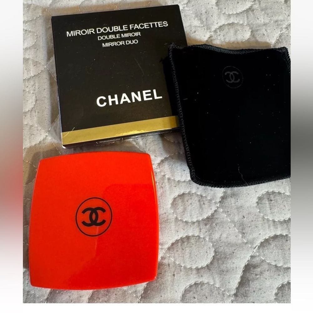 Chanel Compact Mirror 🪞 Red NIB